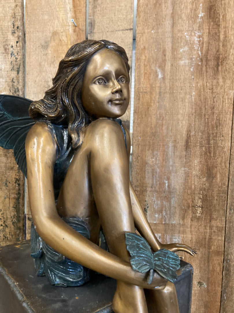Bronze Skulptur "Fee mit Schmetterling"
