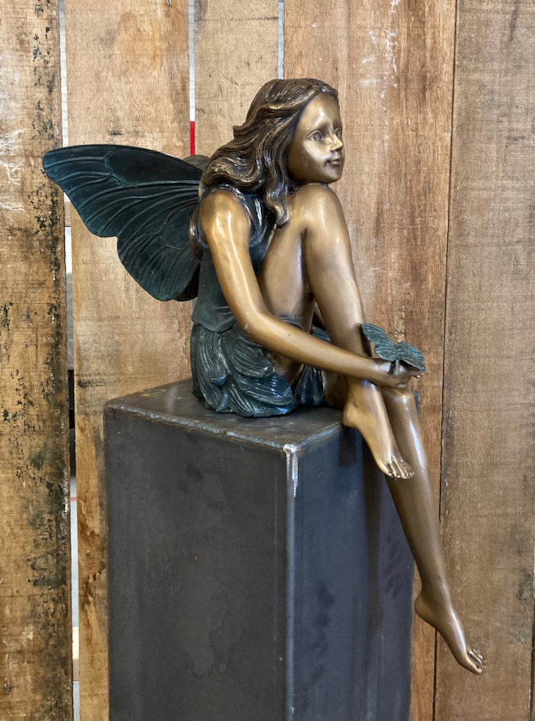 Bronze Skulptur "Fee mit Schmetterling"