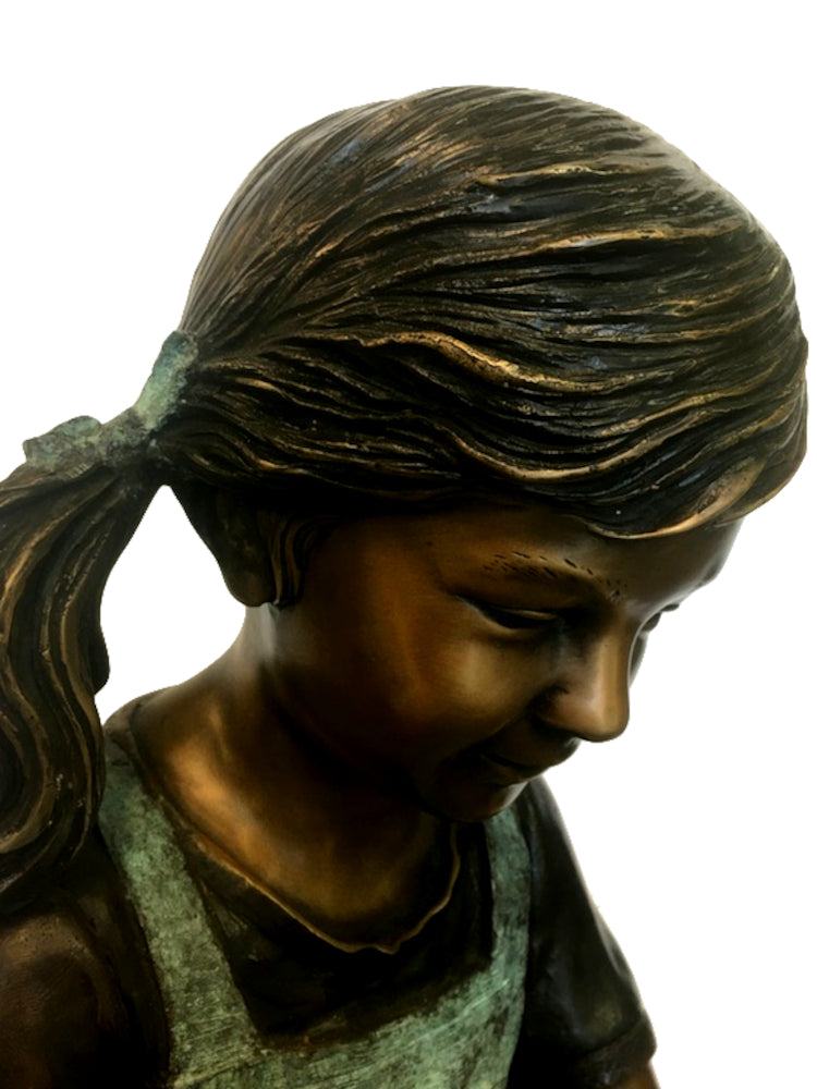 Bronze Skulptur " Mädchen mit Buch" - cosmali-shop.com