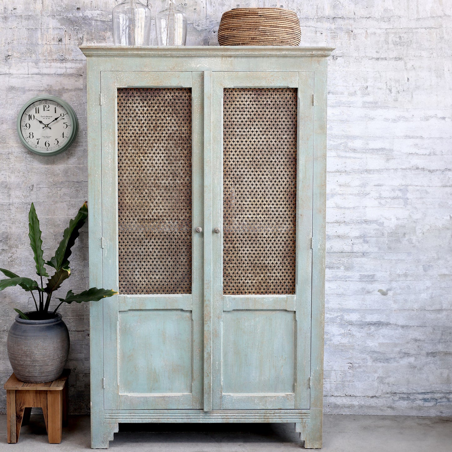 Vintage Schrank ELLI im Landhausstil - cosmali-shop.com