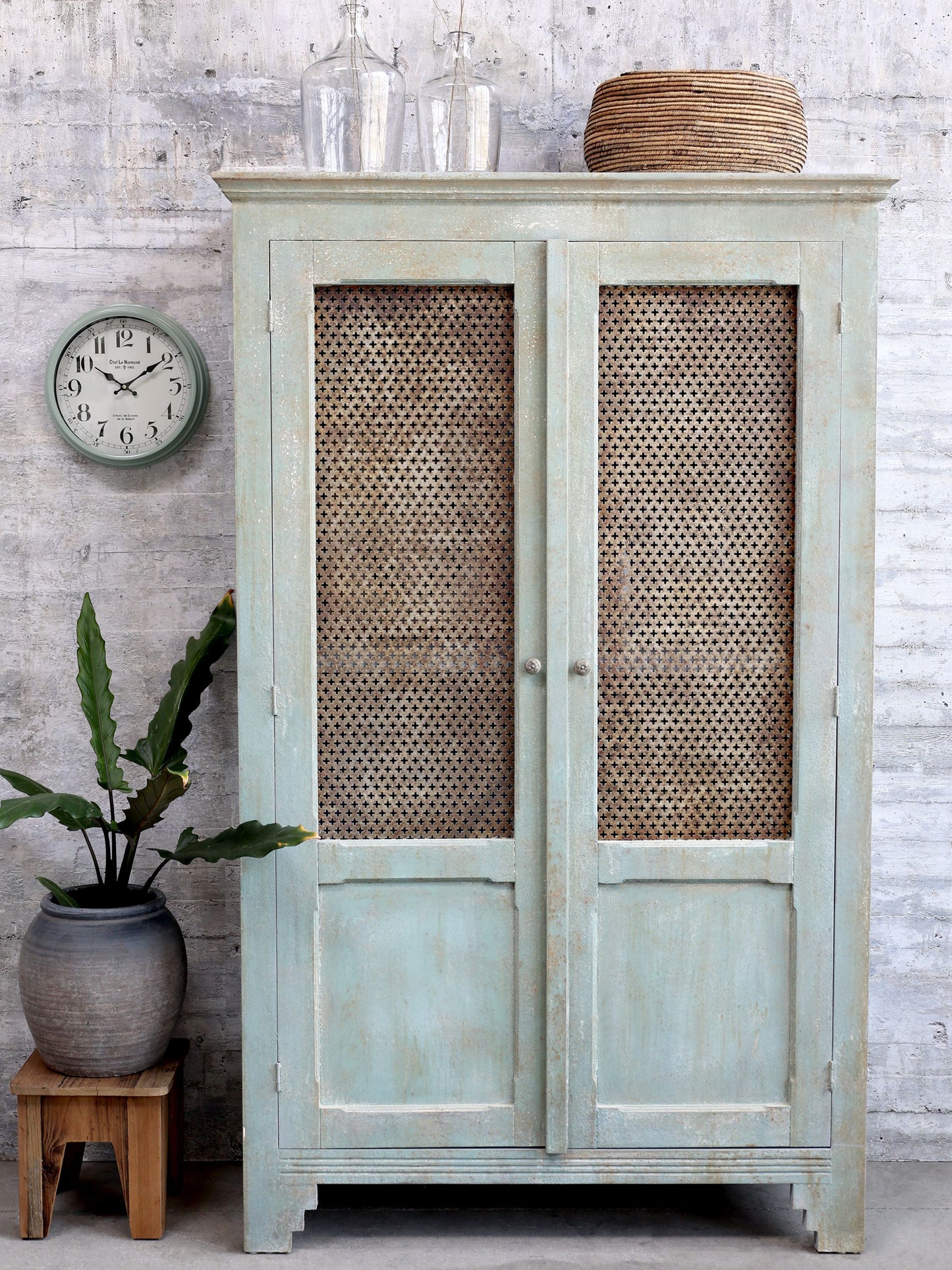 Vintage Schrank ELLI im Landhausstil - cosmali-shop.com