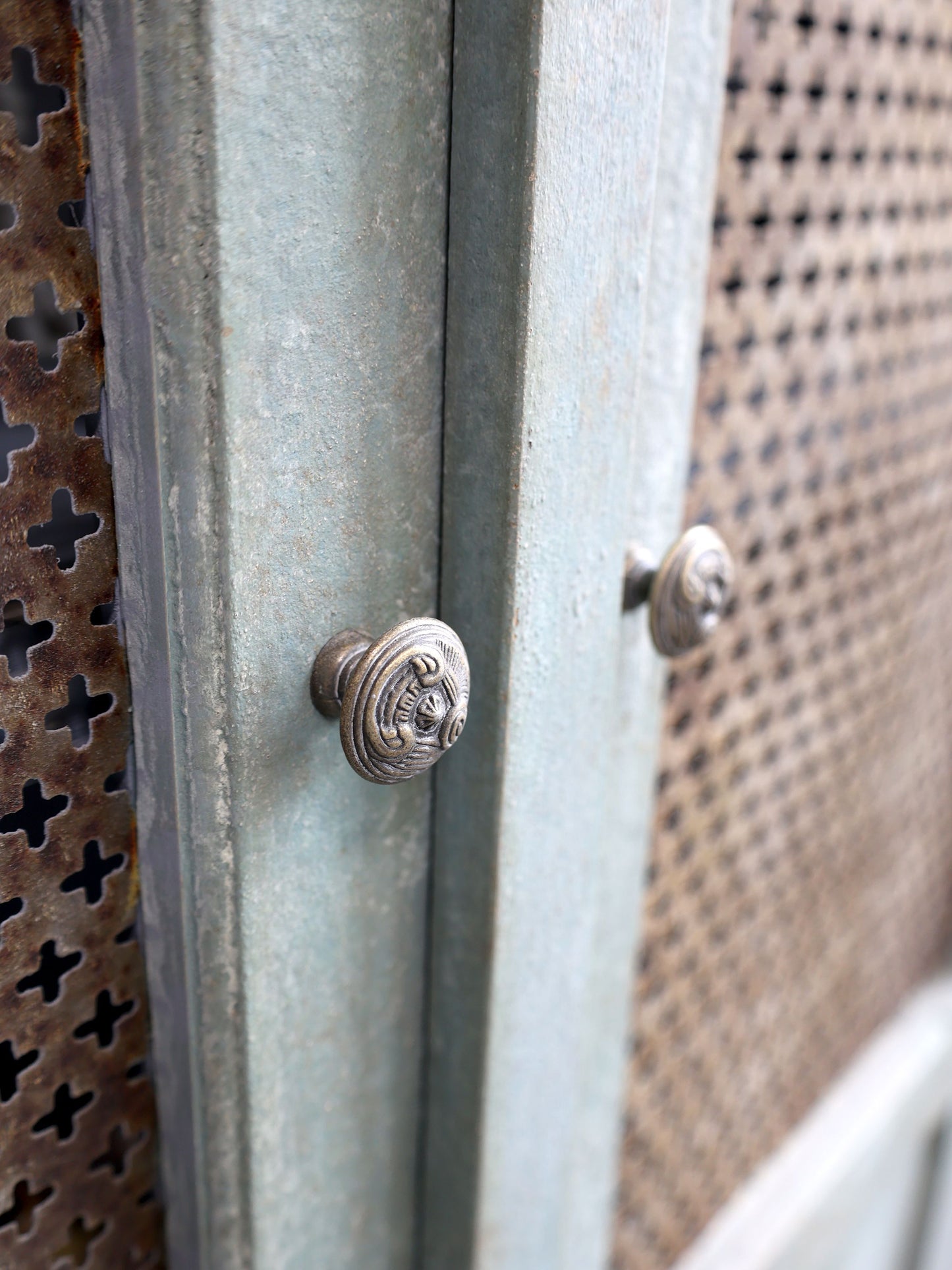 Vintage Schrank ELLI im Landhausstil - cosmali-shop.com
