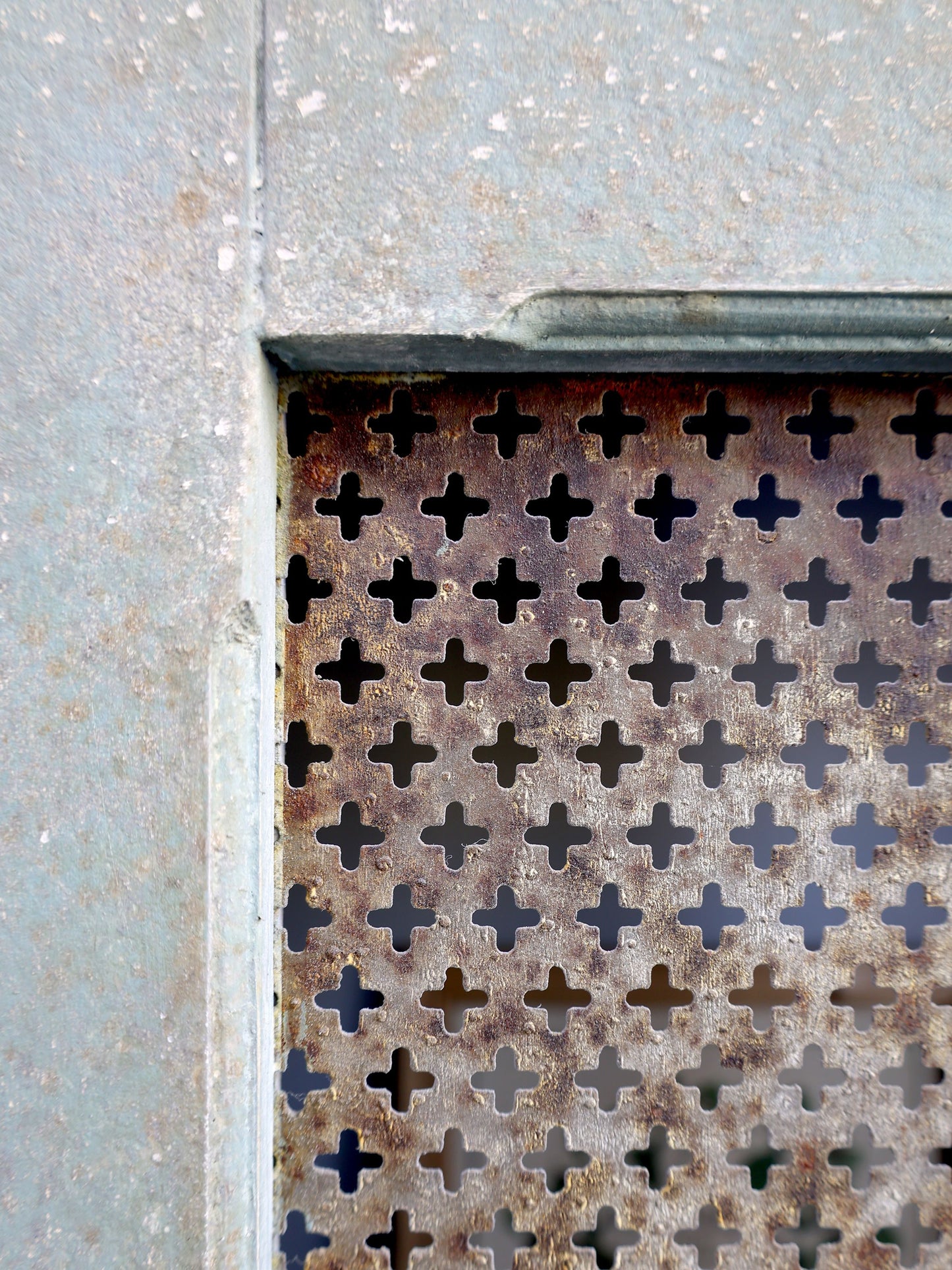 Vintage Schrank ELLI im Landhausstil - cosmali-shop.com