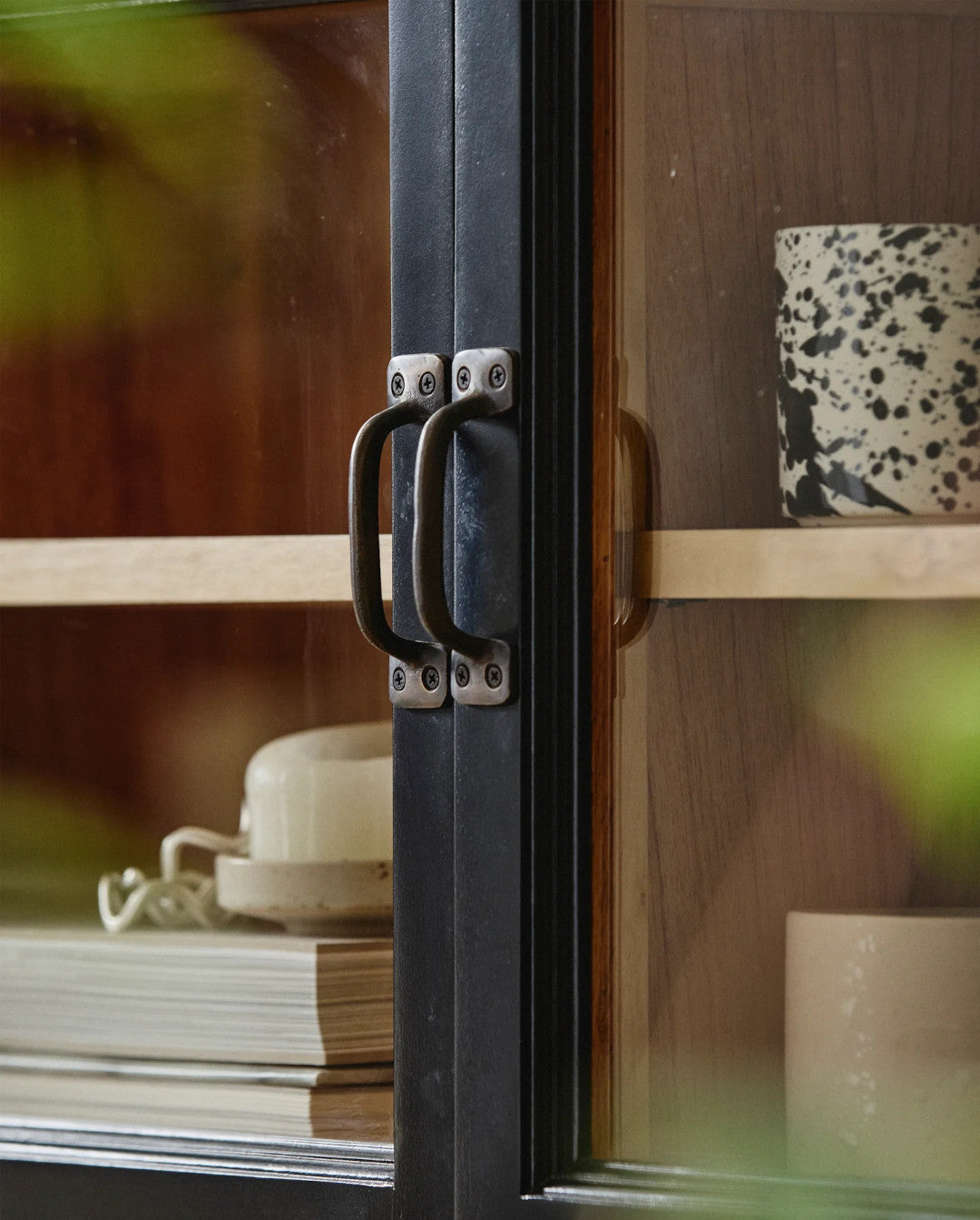 Wandvitrine MAJA schwarz-natur Landhausstil - cosmali-shop.com
