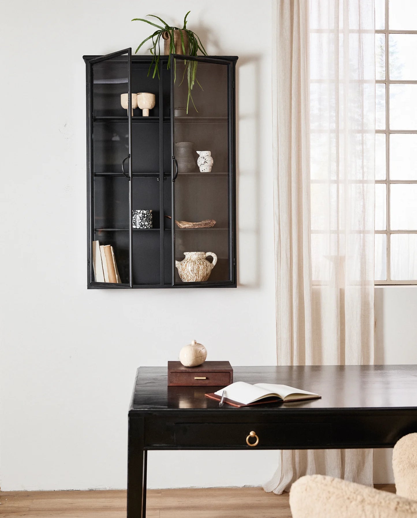 Wandvitrine BELLA schwarz Metall H 121 cm industrial - cosmali-shop.com