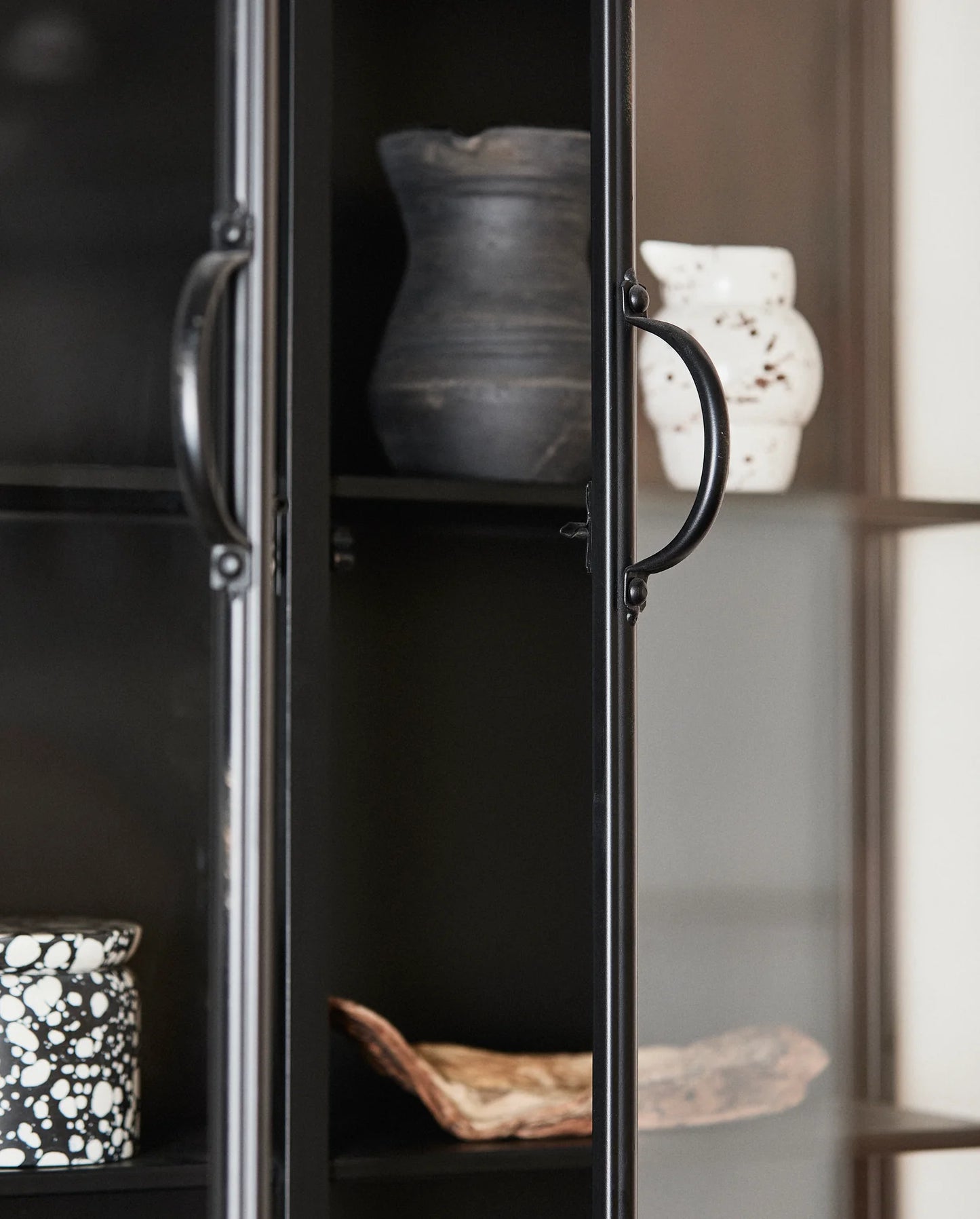 Wandvitrine BELLA schwarz Metall H 121 cm industrial - cosmali-shop.com