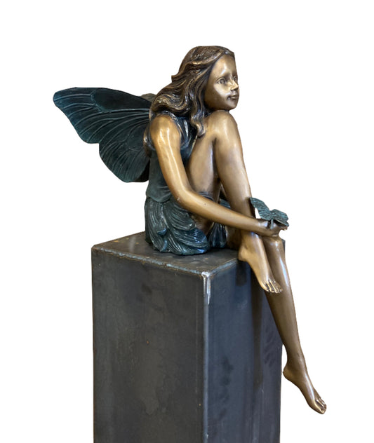 Bronze Skulptur "Fee mit Schmetterling"