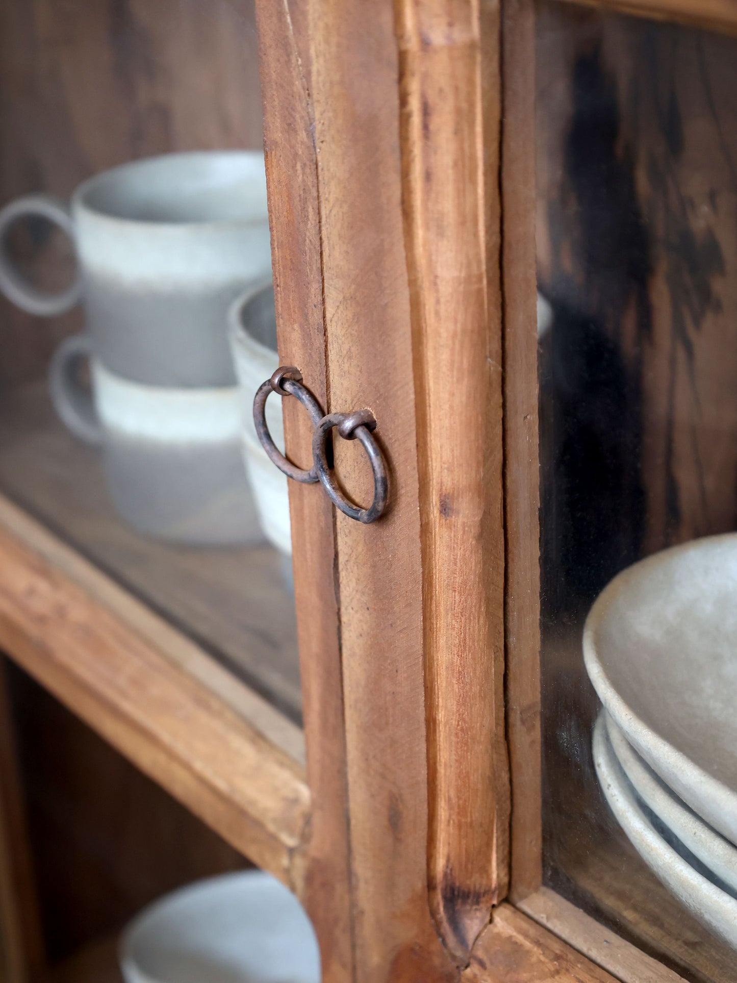 WENDI, schmale Vitrine Altholz - cosmali-shop.de