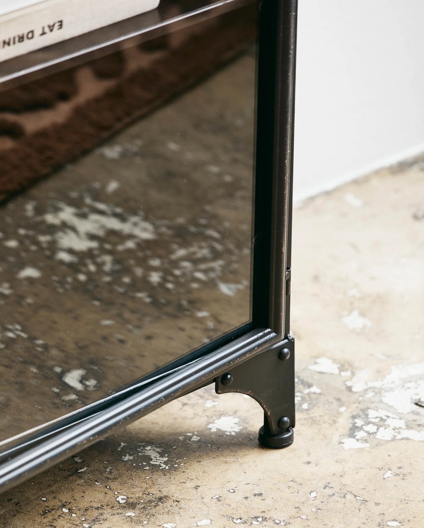 Vintage Sideboard-Vitrine industriell