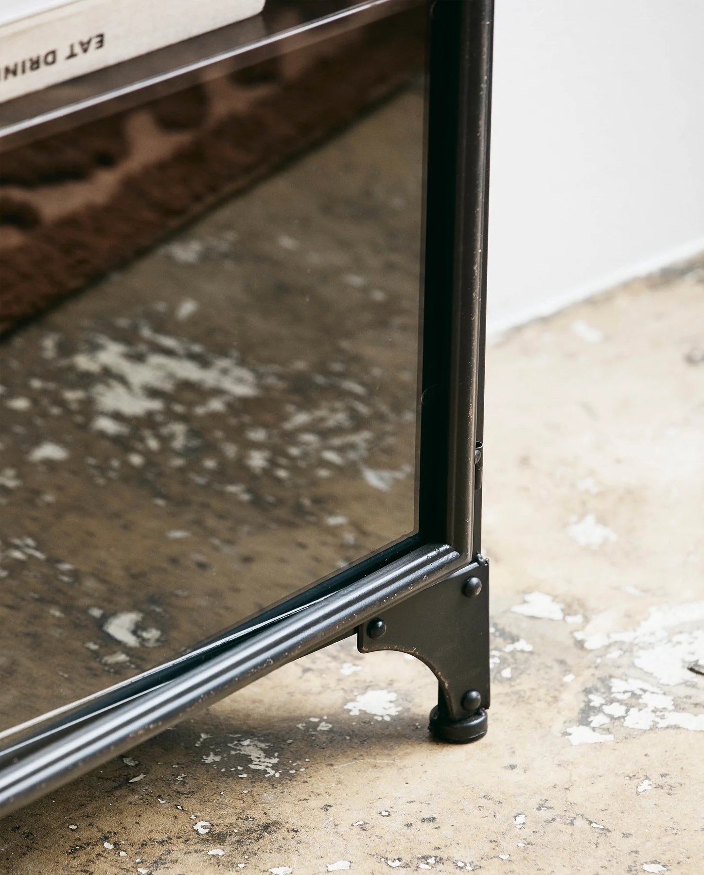 Vintage Sideboard-Vitrine industriell