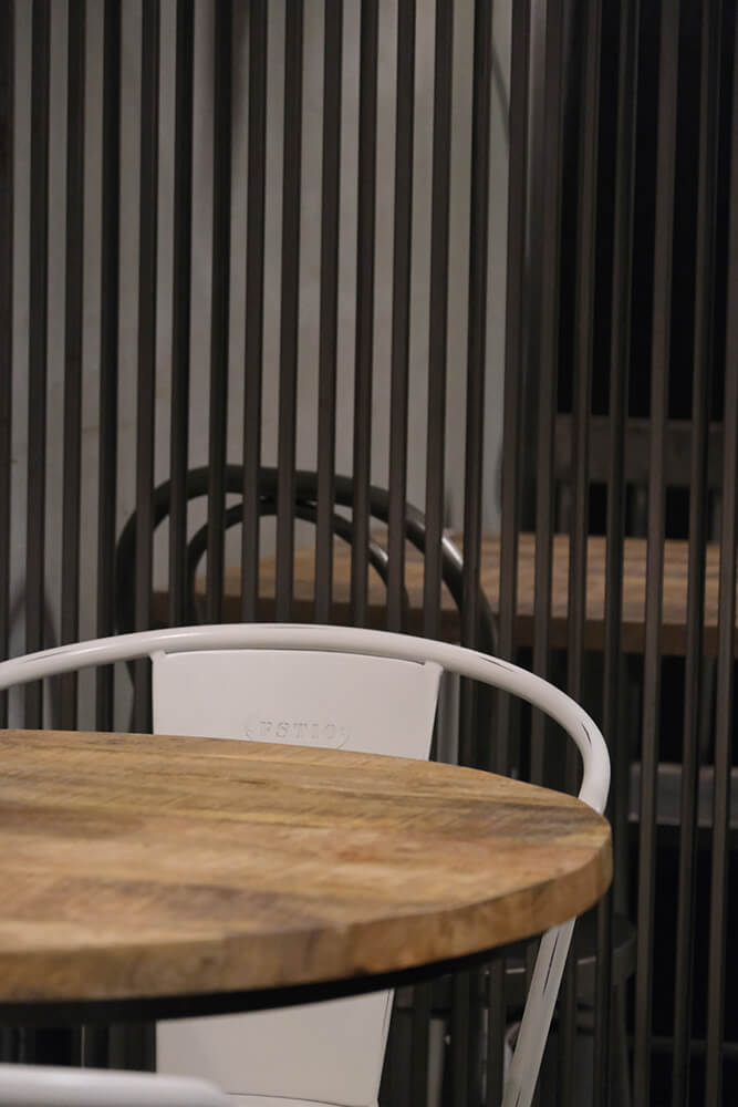 Trennwände und Raumteiler im industriellen Look für Gastronomie und jedes Zimmer